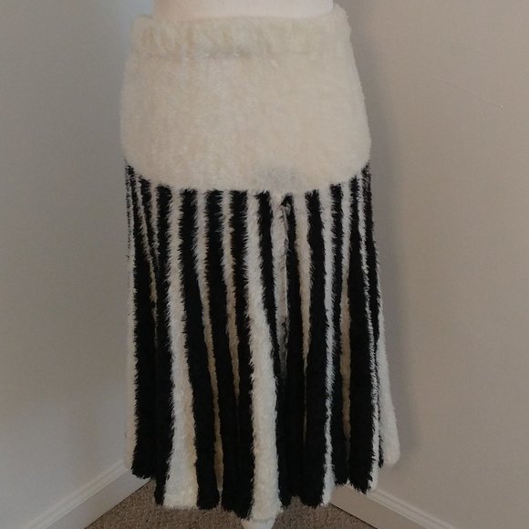 ModeLia Black & White Faux Fur Skirt XL Soft! - Picture 5 of 6